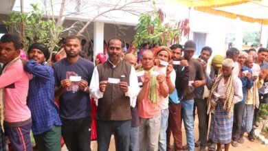 Kanker: स्थानीय सरकार चुनने ग्रामीण मतदाताओं में दिखा गजब का उत्साह..कहा, गांव की बेहतरी के लिए करने आए हैं मतदान