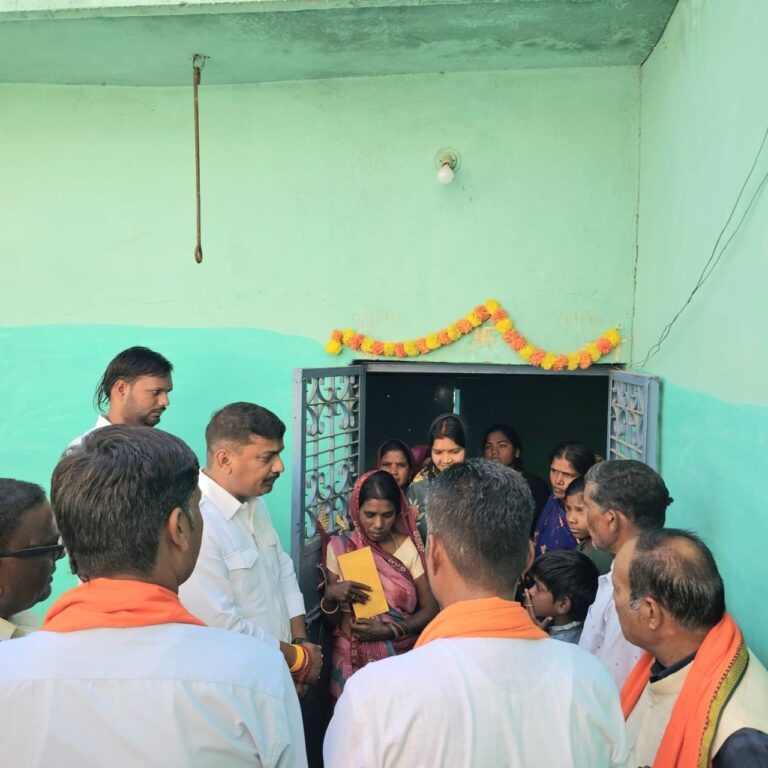 लोफन्दी पीड़ित परिवार से मिले विधायक…सुशान्त शुक्ला ने दिया जांच का आदेश…कहा..जहरीली शराब बेचने वालों पर होगी कार्रवाई.