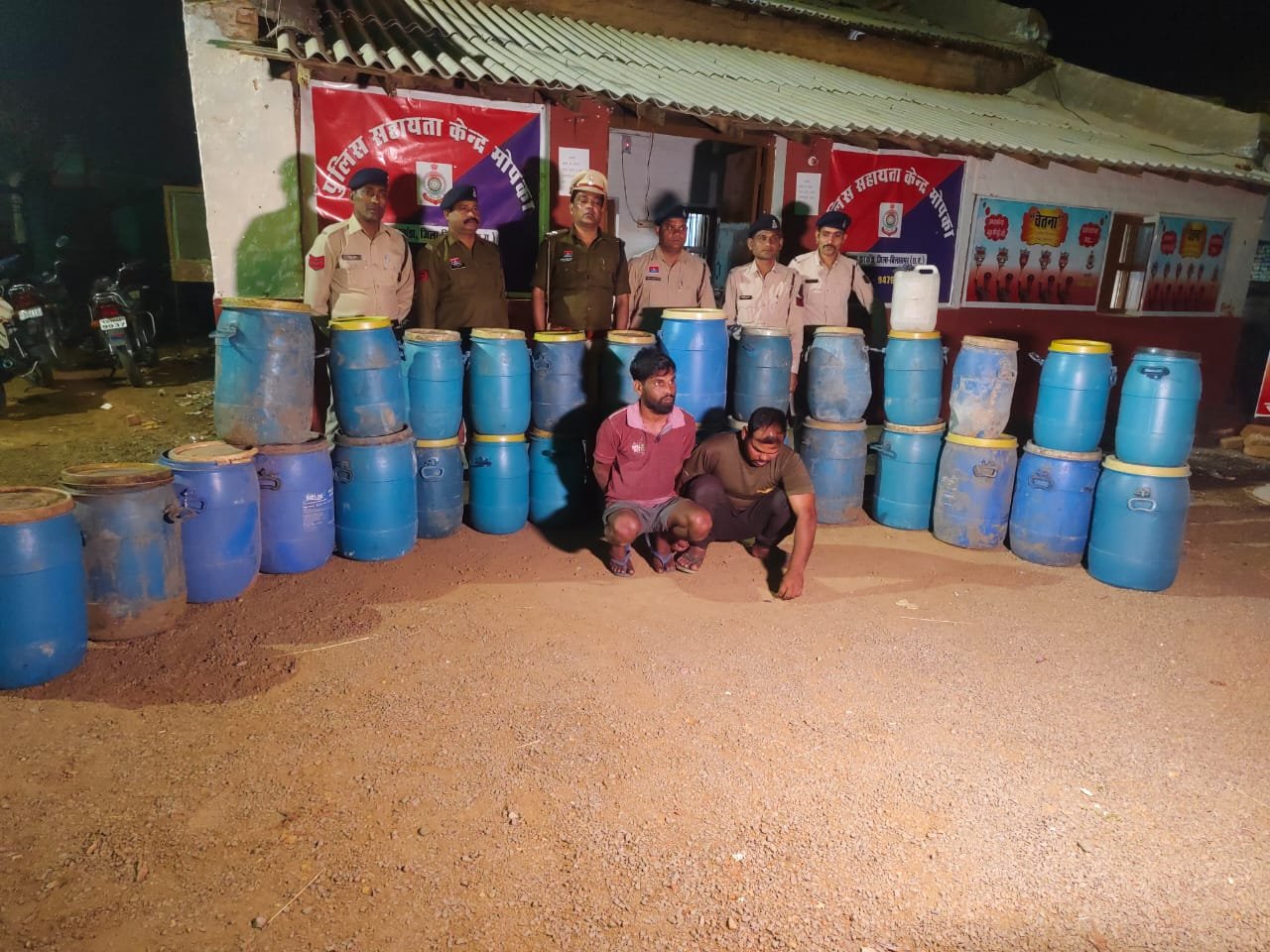 पंचायत चुनाव से पहले पुलिस की बड़ी कार्रवाई…1170 लीटर देशी महुआ शराब बरामद..दो आरोपियों समेत वाहन भी जब्त पंचायत चुनाव से पहले पुलिस की बड़ी कार्रवाई…1170 लीटर देशी महुआ शराब बरामद..दो आरोपियों समेत वाहन भी जब्त