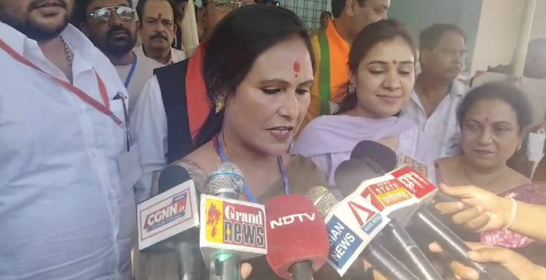 एल पद्मजा की 66 हजार 71 वोट से जीत…भाजपा 49,कांग्रेस 18, 3 निर्दलीय पार्षद जीते,,केन्द्रीय मंत्री साहू ने कही यह बात एल पद्मजा की 66 हजार 71 वोट से जीत…भाजपा 49,कांग्रेस 18, 3 निर्दलीय पार्षद जीते,,केन्द्रीय मंत्री साहू ने कही यह बात