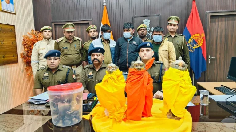 मंदिर से चोरी हुई बेशकीमती मूर्तियां बरामद, भक्तों ने लगाए जय श्रीराम के नारे