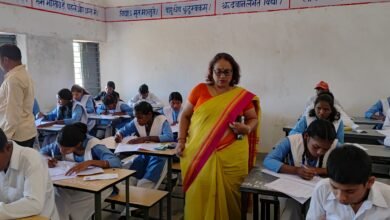 10वीं की परीक्षा के दौरान संयुक्त संचालक और जिला शिक्षा अधिकारी द्वारा किया गया औचक निरीक्षण