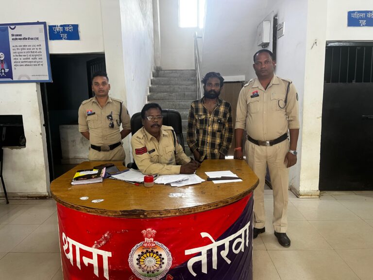 पुलिस कार्रवाई में बदमाश पड़वा गिरफ्तार…सरेआम कर रहा था चाकू स्टंट..आर्म्स एक्ट के अपराध में पहुंच गया जेल