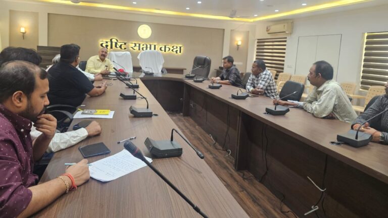 Bilaspur: निर्माणाधीन भवन में ग्रीन नेट अनिवार्य, निगम ने आर्किटेक्ट और इंजीनियरों संग की बैठक