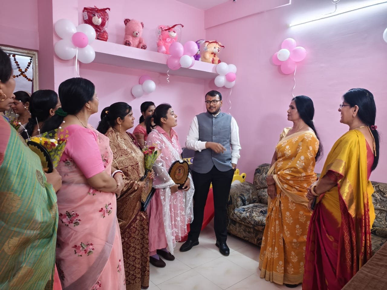 Bilaspur: निगम की महिला कर्मियों को पिंक रूम की सौगात,बेबी फीडिंग समेत मिलेगी कई सुविधाएं Bilaspur: निगम की महिला कर्मियों को पिंक रूम की सौगात,बेबी फीडिंग समेत मिलेगी कई सुविधाएं