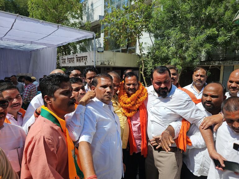 जिला पंचायत अध्यक्ष चुनाव..BJP प्रत्याशी ने कांग्रेस को एक वोट से हराया..राजेश सूर्यवंशी की ताजपोशी
