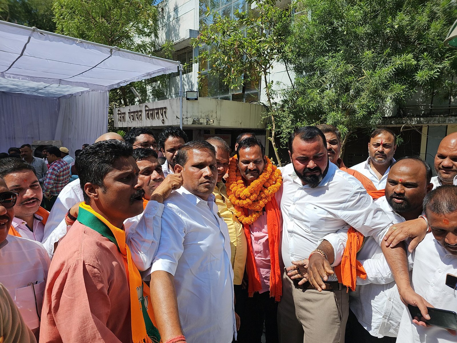 जिला पंचायत अध्यक्ष चुनाव..BJP प्रत्याशी ने कांग्रेस को एक वोट से हराया..राजेश सूर्यवंशी की ताजपोशी जिला पंचायत अध्यक्ष चुनाव..BJP प्रत्याशी ने कांग्रेस को एक वोट से हराया..राजेश सूर्यवंशी की ताजपोशी