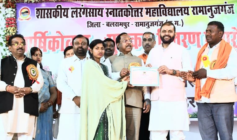 कैबिनेट मंत्री की उपस्थिति में वार्षिक उत्सव कार्यक्रम संपन्न कैबिनेट मंत्री की उपस्थिति में वार्षिक उत्सव कार्यक्रम संपन्न
