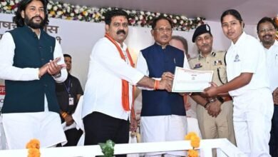 मुख्यमंत्री साय ने उप निरीक्षक संवर्ग में चयनित अभ्यर्थियों को प्रदान किया नियुक्ति पत्र