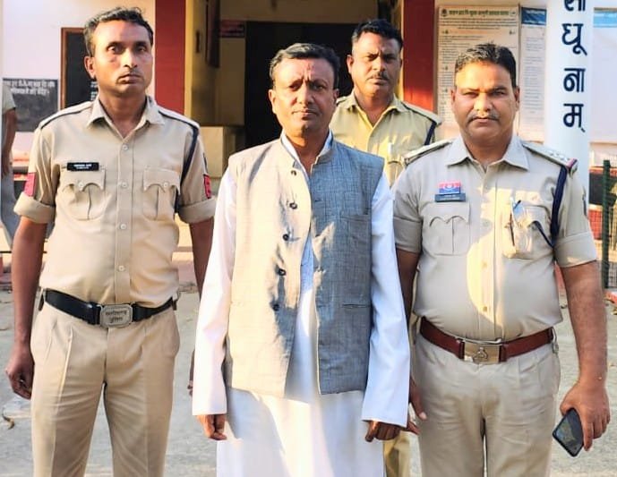 10 वर्षों से चल रहा था फरार किसी थानेदार ने नहीं किया गिरफ्तार 10 वर्षों से चल रहा था फरार किसी थानेदार ने नहीं किया गिरफ्तार