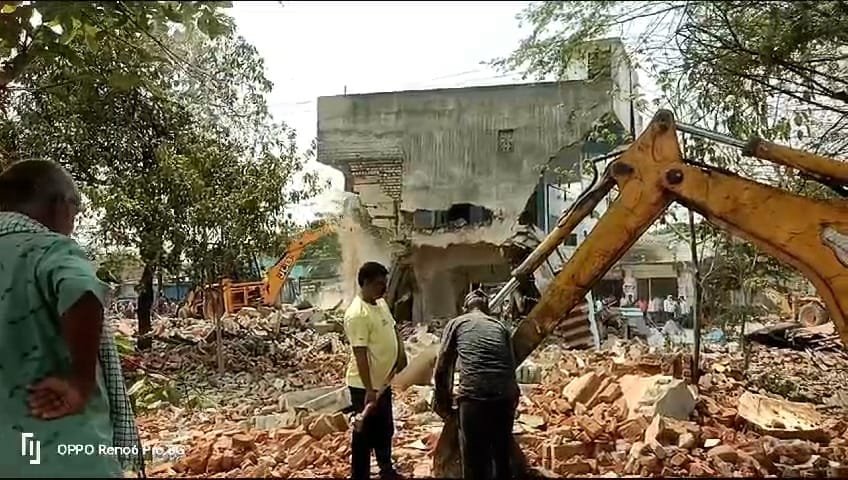 Bilaspur- अतिक्रमण के खिलाफ कार्रवाई..दूसरे दिन 3 परिवारों को आवास में किया गया शिफ्ट, 70 अतिक्रमण हटाया गया Bilaspur- अतिक्रमण के खिलाफ कार्रवाई..दूसरे दिन 3 परिवारों को आवास में किया गया शिफ्ट, 70 अतिक्रमण हटाया गया