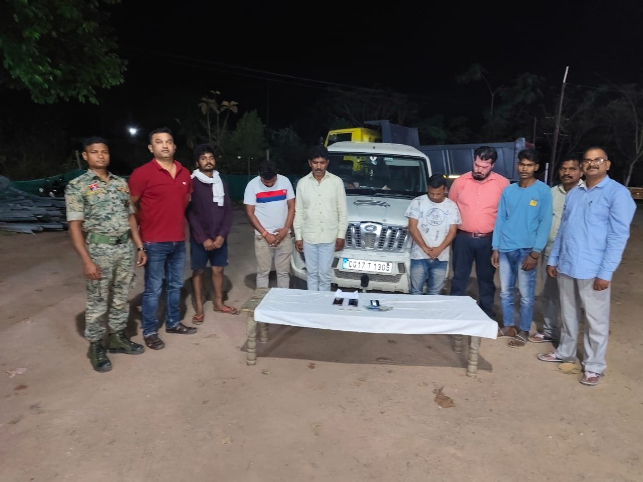 जुआ का नया तरीका…हार जीत पर दांव लगवाने के जुर्म में चार गिरफ्तार…आरोपियों से स्कार्पियों समेत महंगी मोबाइल बरामद जुआ का नया तरीका…हार जीत पर दांव लगवाने के जुर्म में चार गिरफ्तार…आरोपियों से स्कार्पियों समेत महंगी मोबाइल बरामद