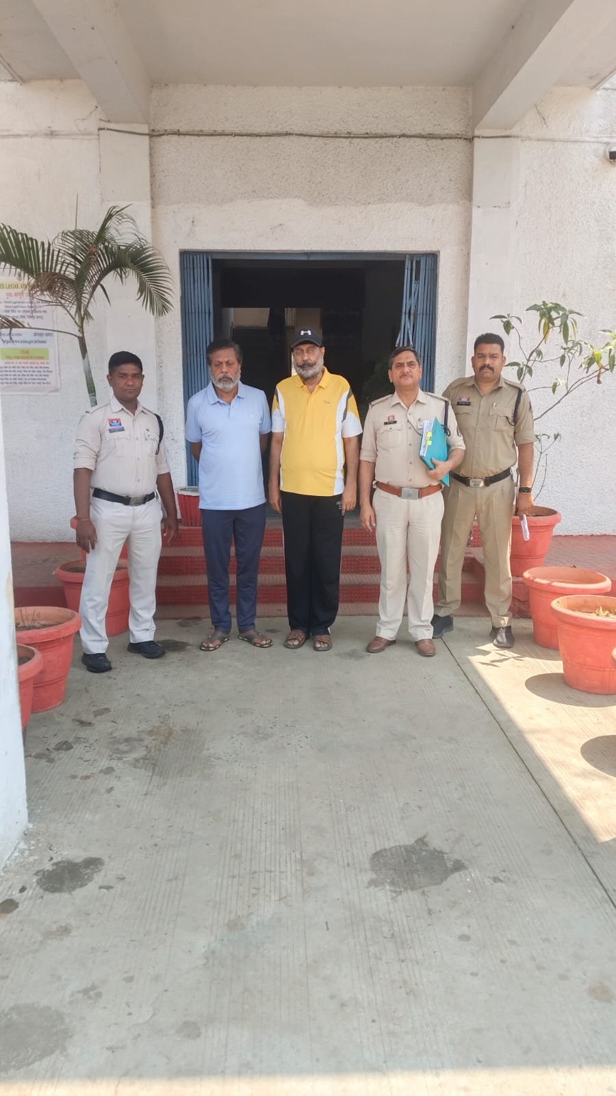7 साल से फरार दोनों आरोपी..यहां से गिरफ्तार..झांसा देकर लूटा 70 हजार करोड़..अकेले रतनपुर में साढ़े 4 करोड़ की ठगी 7 साल से फरार दोनों आरोपी..यहां से गिरफ्तार..झांसा देकर लूटा 70 हजार करोड़..अकेले रतनपुर में साढ़े 4 करोड़ की ठगी