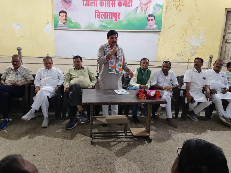 नेता प्रतिपक्ष के लिए पार्षदों से रायशुमारी…प्रमोद ने पार्षदों से पूछा पसंद-नापसंद..बन्द लिफाफा में चार नाम लेकर रायपुर रवाना