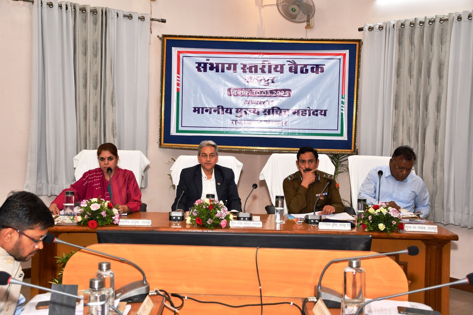 मुख्य सचिव सुधांश पंत ने ली संभाग स्तरीय समीक्षा बैठक.. गुड गवर्नेंस के दिए टिप्स