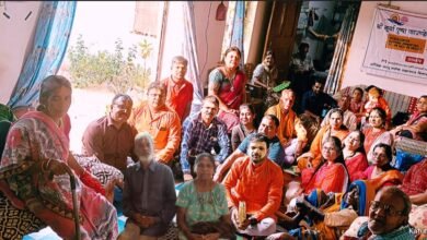 CG NEWS:वृध्दाश्रम में मनाई गई होली,श्रीसूर्या-पुष्पा फाउंडेशन के सदस्यों ने किया सेवा कार्य