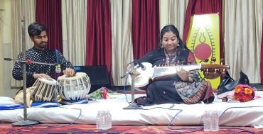 CG NEWS:देश की युवा सरोद वादक देबस्मिता भट्टाचार्य का शहर आगमन, एवीएम सैनिक स्कूल करेगा स्पीकमैके कलाकार की अगवानी CG NEWS:देश की युवा सरोद वादक देबस्मिता भट्टाचार्य का शहर आगमन, एवीएम सैनिक स्कूल करेगा स्पीकमैके कलाकार की अगवानी