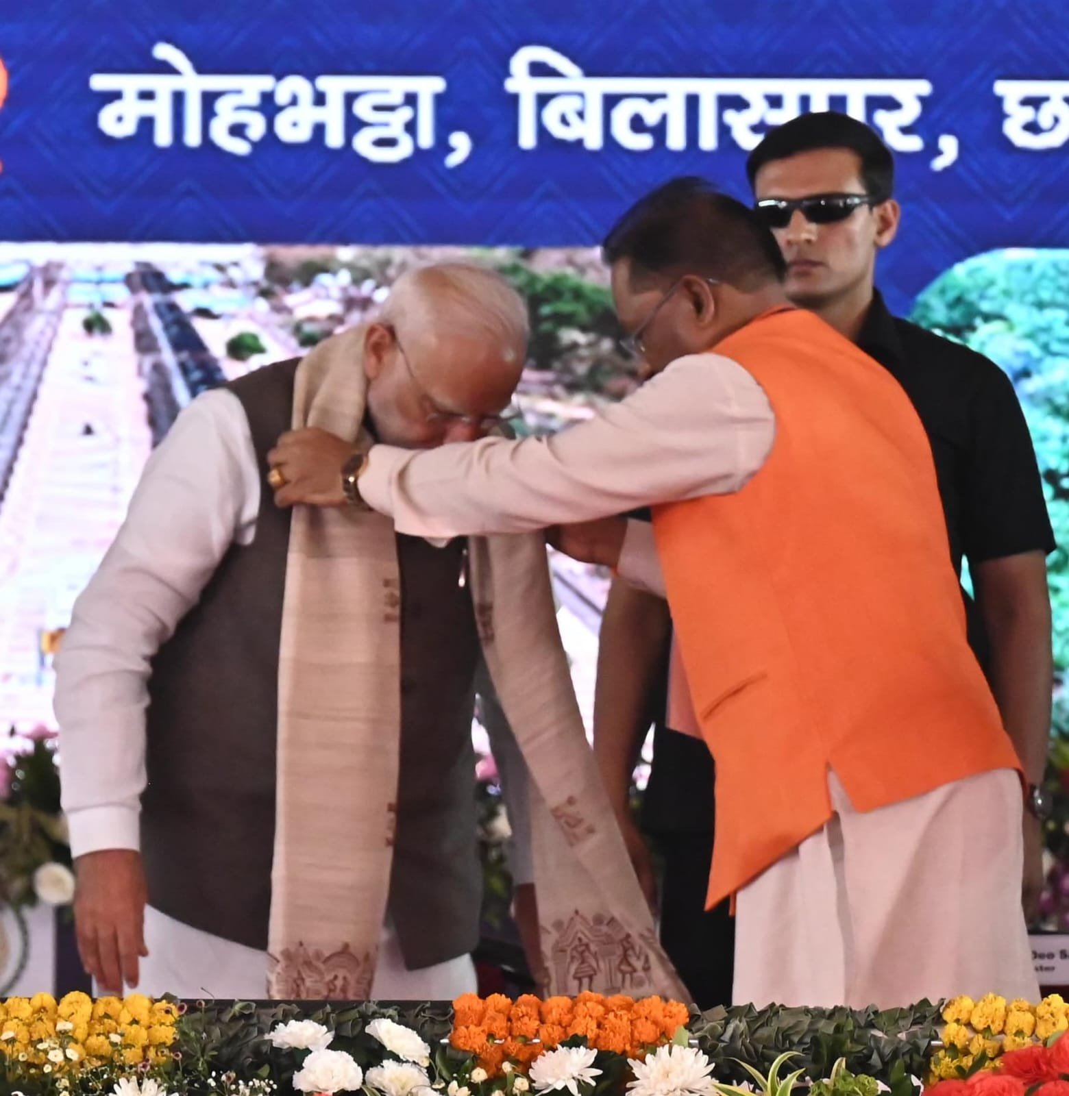 प्रधानमंत्री नरेंद्र मोदी को देखने और सुनने पहुंचे युवा, बस्तर ओलंपिक के विजयी प्रतिभागी और लखपति दीदियां प्रधानमंत्री नरेंद्र मोदी को देखने और सुनने पहुंचे युवा, बस्तर ओलंपिक के विजयी प्रतिभागी और लखपति दीदियां