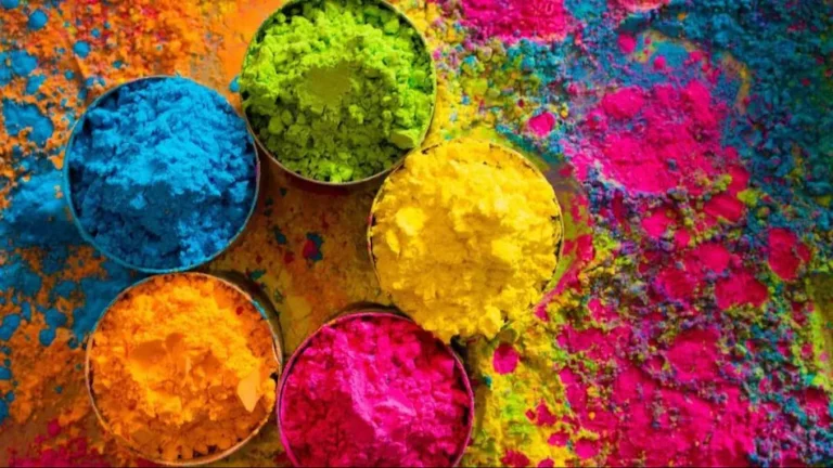 Holika Dahan 2025- जानें कब होगा होलिका दहन, कितनी देर मिलेगा शुभ समय