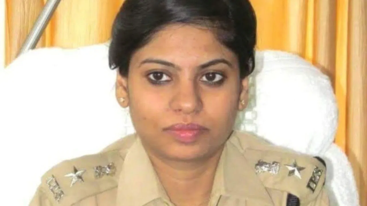 who is ips vartika katiyar