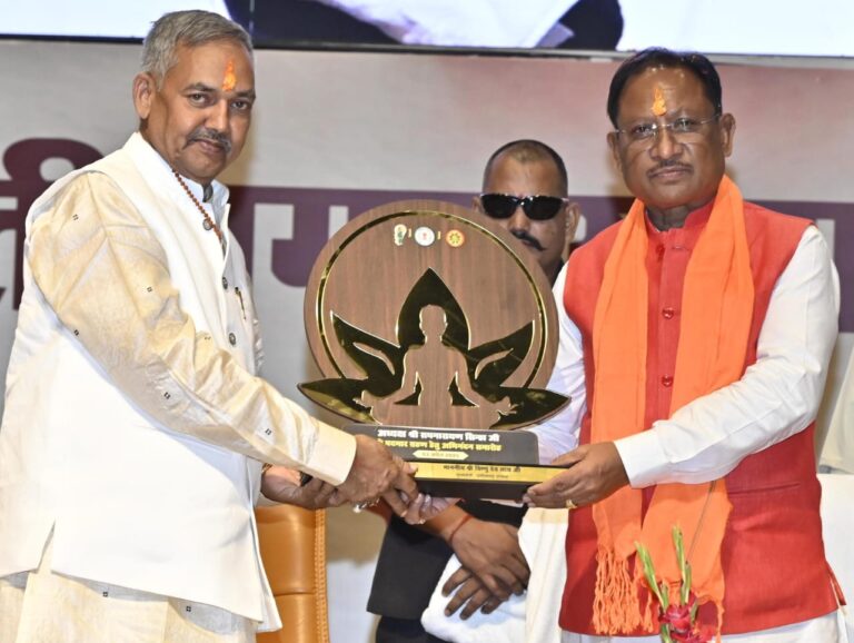योग आयोग के नवनियुक्त अध्यक्ष के पदभार ग्रहण हेतु अभिनंदन समारोह में शामिल हुए मुख्यमंत्री विष्णु देव साय