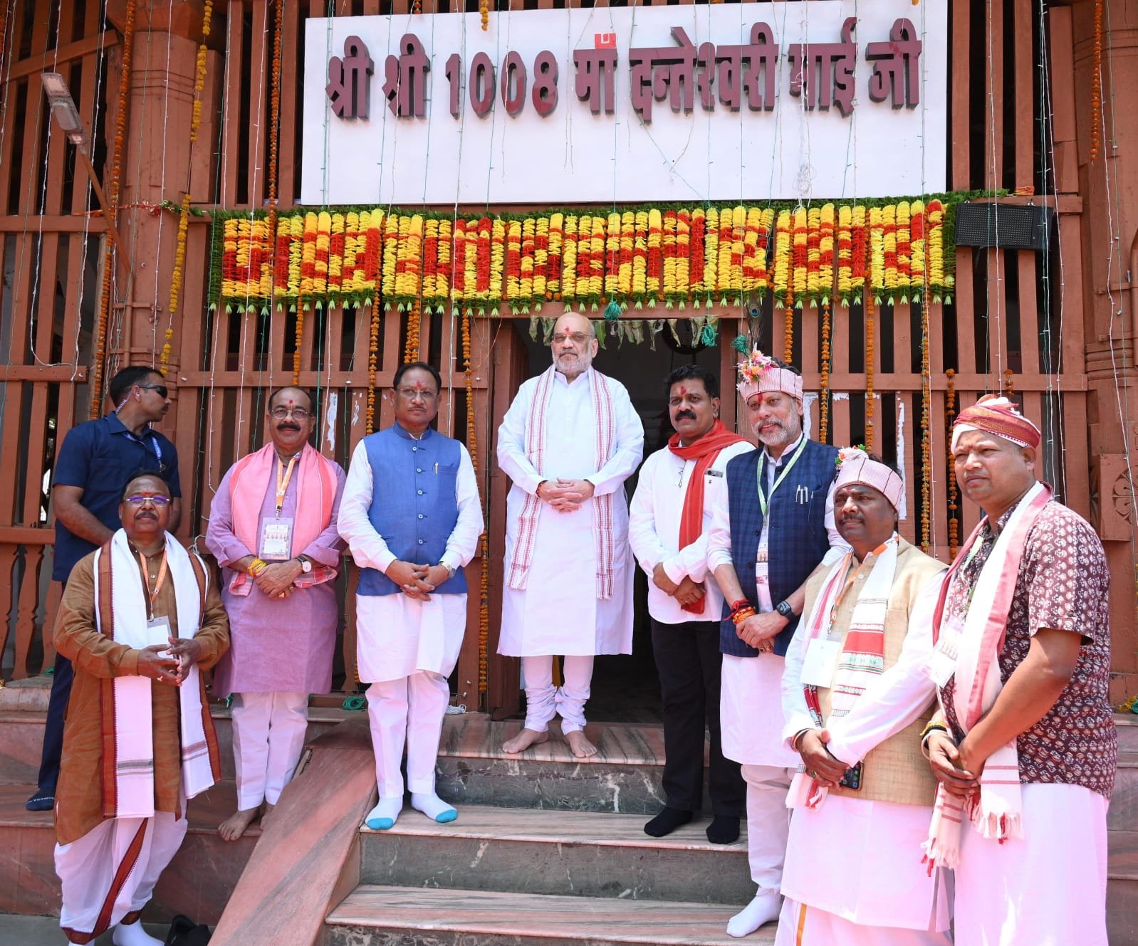 Amit shah in Bastar: केन्द्रीय गृह मंत्री अमित शाह ने मुख्यमंत्री विष्णुदेव साय के साथ मां दंतेश्वरी की पूजा-अर्चना की