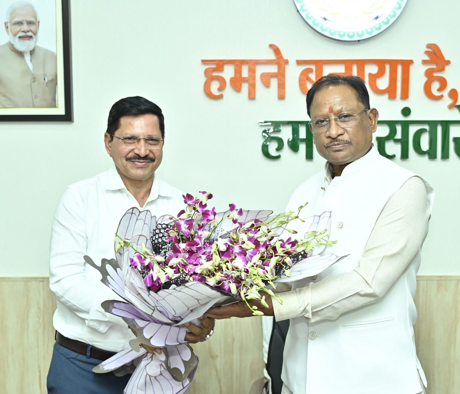 मुख्यमंत्री साय से एसईसीएल के नवनियुक्त सीएमडी हरीश दुहन ने की सौजन्य भेंट मुख्यमंत्री साय से एसईसीएल के नवनियुक्त सीएमडी हरीश दुहन ने की सौजन्य भेंट