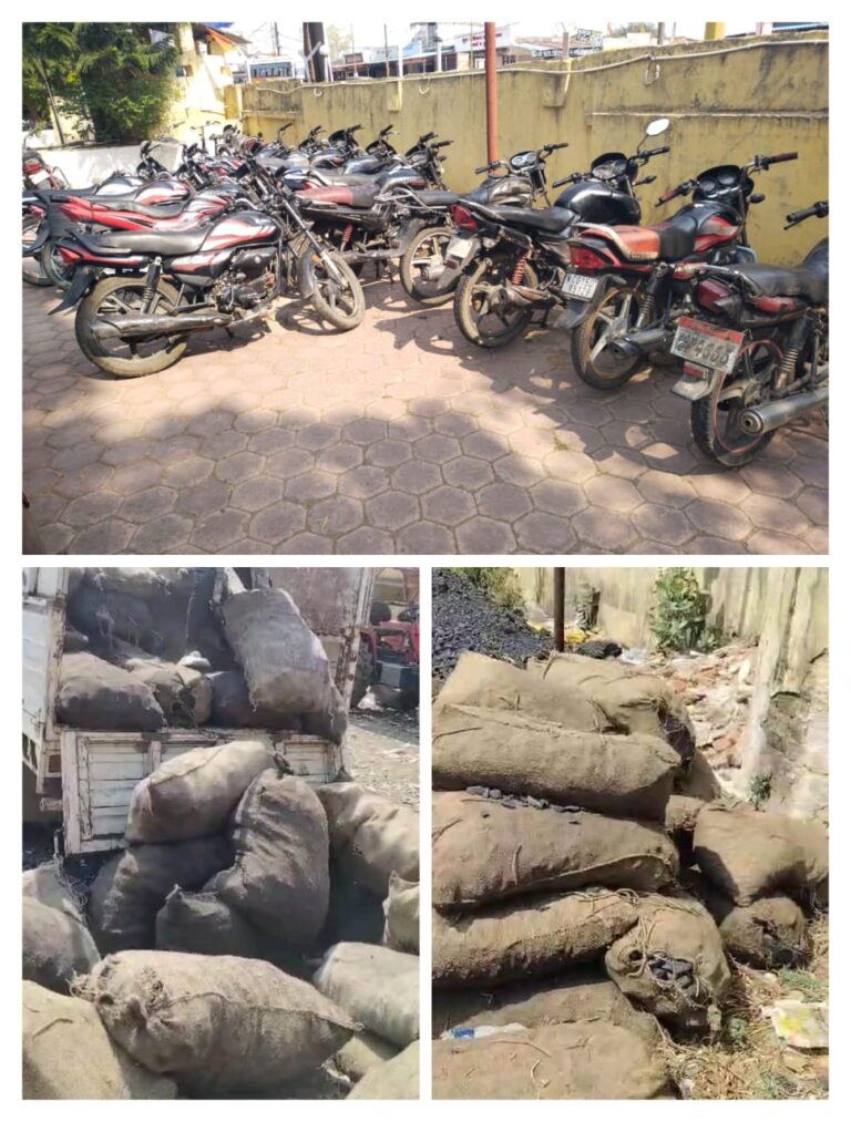CG NEWS:सूरजपुर पुलिस की शानदार कार्रवाई: 50 बोरी चोरी का कोयला और 13 मोटरसाइकिल जब्त