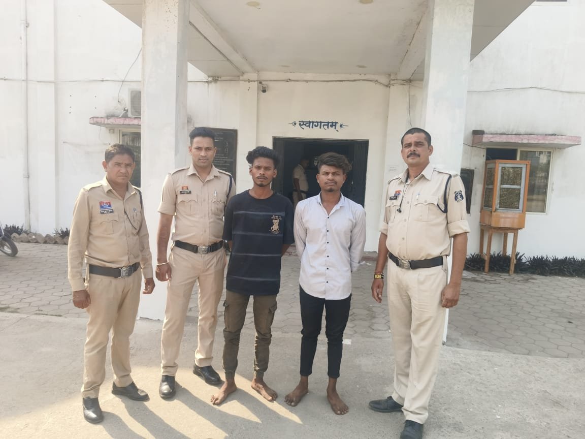 हॉटल में घुसकर चापड़ लहराया…आरोपियों ने तोड़फोड़ भी किया..पीने के लिए रूपया मांगा..पुलिस ने दोनों को किया गिरफ्तार