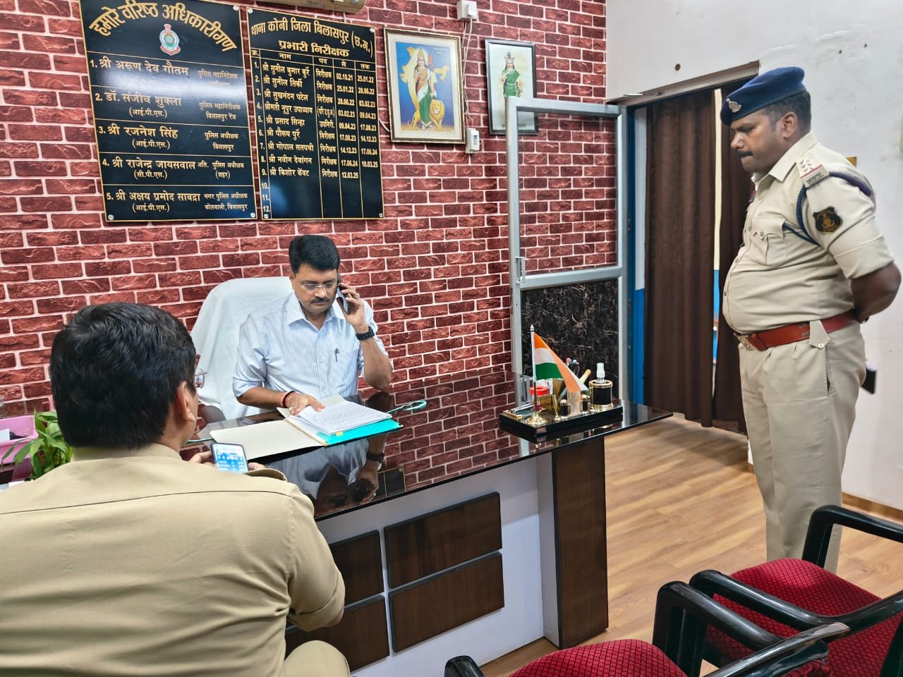सेन्ट्रल विश्वविद्यालय के इतने प्राध्यापक और डॉक्टर पर FIR…दबाव डालकर पढ़वाया नमाज…लपेटे में आया छात्र नेता आयुष्मान सेन्ट्रल विश्वविद्यालय के इतने प्राध्यापक और डॉक्टर पर FIR…दबाव डालकर पढ़वाया नमाज…लपेटे में आया छात्र नेता आयुष्मान