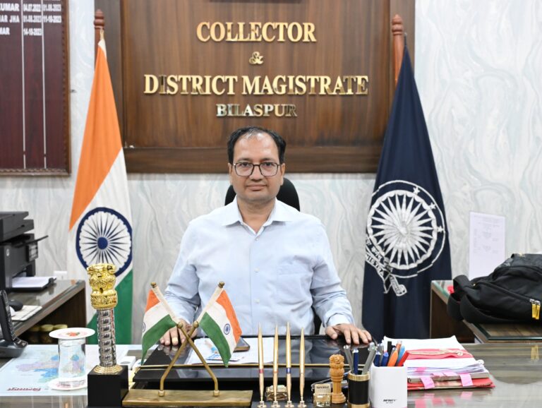 CG News: रतनपुर-केंवची सड़क की खराब स्थिति पर बिफरे कलेक्टर