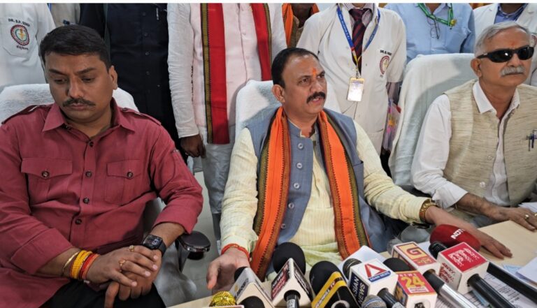स्वास्थ्य मंत्री ने कहा…खुल कर नहीं तो..लिखकर बताएं..फर्जी डिग्रीधारी सिम्स डाक्टरों की करेंगे जांच…अपोलो पर करेंगे कार्रवाई