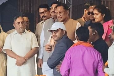 CG NEWS:सहायक शिक्षक मिथिलेश पाठक ने मुख्यमंत्री को शिक्षकों के नवाचार से जुड़ी अपनी पुस्तक “सफलता की राहें” भेट की CG NEWS:सहायक शिक्षक मिथिलेश पाठक ने मुख्यमंत्री को शिक्षकों के नवाचार से जुड़ी अपनी पुस्तक “सफलता की राहें” भेट की