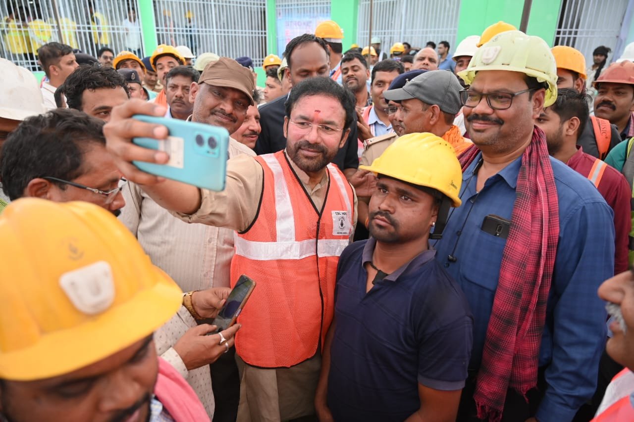 कोयला खनिकों की वजह से हमारा घर रोशन…कोयला मंत्री किशन रेड्डी ने कहा…कोरबा ही नहीं..भारत की शान है गेवरा कोयला खनिकों की वजह से हमारा घर रोशन…कोयला मंत्री किशन रेड्डी ने कहा…कोरबा ही नहीं..भारत की शान है गेवरा