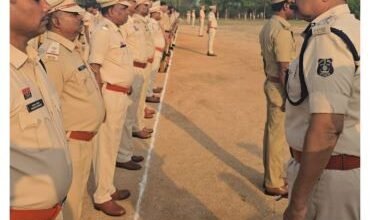 CG NEWS:सूरजपुर: डीआईजी/एसएसपी प्रशांत कुमार ठाकुर ने किया जनरल परेड का निरीक्षण, उत्कृष्ट पुलिसकर्मियों को किया पुरस्कृत