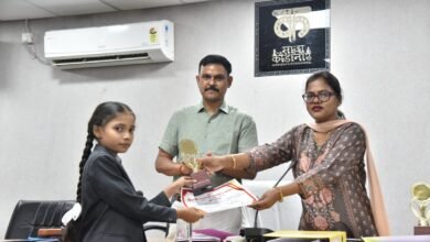 CGBSE Board Topper : जिले के मेधावी विद्यार्थियों को कलेक्टर ने किया सम्मानित