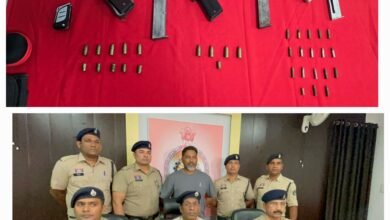 पिस्टल और कारतूस के साथ पकड़ाया हिस्ट्रीशीटर…घेराबन्दी में तीन पिस्टल, 26 जिन्दा बुलेट बरामद…7 खाली खोखा जब्त