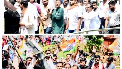 वाह ! क्या सीन है….कांग्रेस ने जनता की प्यास को किया तेज..हैन्डपम्प,मटकी के साथ निगम को घेरा..महिलाओं ने किया हाय तौबा