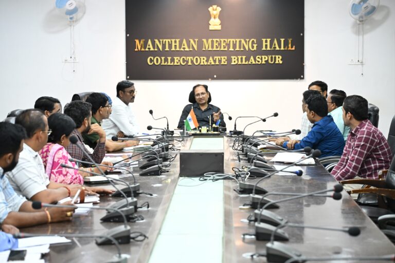 जल है तो कल है…कलेक्टर ने जताई पानी पर चिंता…कहा..इंजेक्शन तकनिकी से बढ़ाएं जलस्तर…बिजली विभाग से कही यह बात