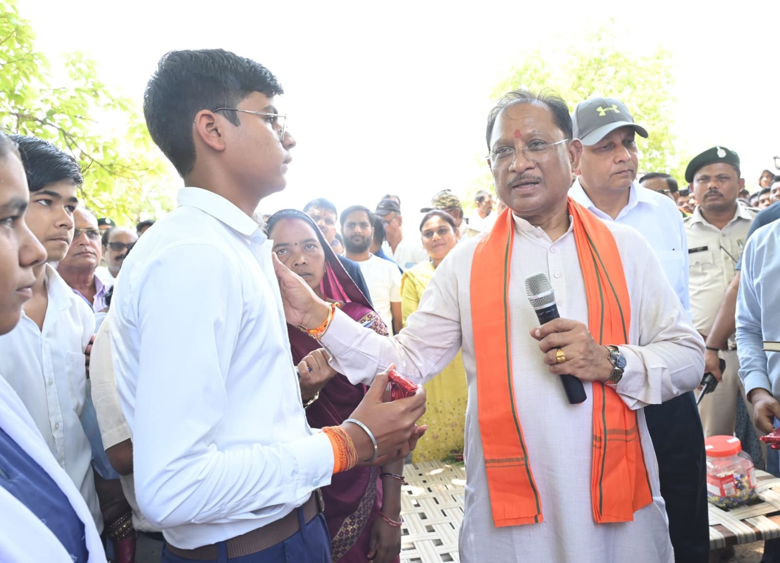 Board result: बैगा समुदाय की बिटिया ने किया टॉप, मुख्यमंत्री से की मुलाकात Board result: बैगा समुदाय की बिटिया ने किया टॉप, मुख्यमंत्री से की मुलाकात