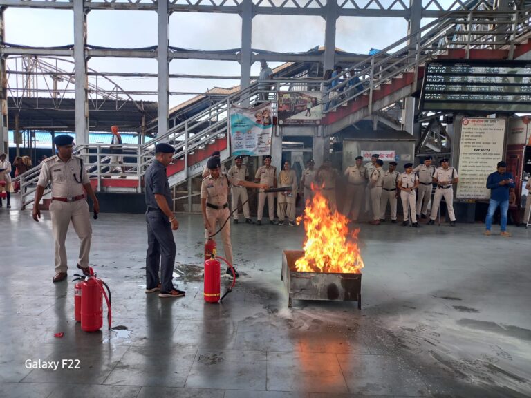 आग लगी तो कैसे खुद और सबको बचाएं…दीपांकुर नाथ ने बताया..क्या होती है  क्लास, A क्लास B और क्लास C, D.व्यवस्था