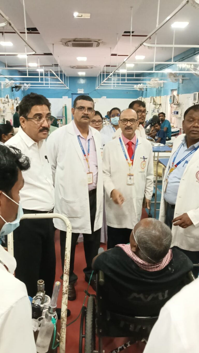 कमिश्नर सुनील जैन ने कहा…रेडियोलाजी विभाग में दूर करेंगे डॉक्टरों की कमी..पूछा क्यों बढ़ रही पेन्डेन्सी..बढ़ाएं काउन्टर