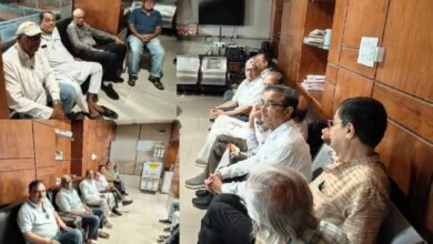 लम्बे समय बाद मिले जिले के वरिष्ठ पत्रकार…दिग्गजों ने याद किया रेल आंदोलन..किस्से कहानी समेत जमकर हुई पत्रकारिता पर चर्चा