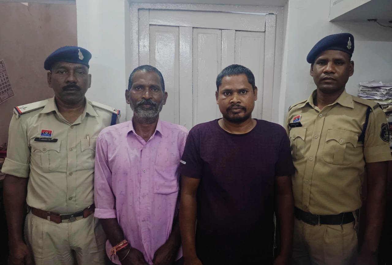 मां बहन की अश्लील गाली गलौच…फिर भरत को गरम तेल की कड़ाही में धकेला…पुलिस ने दोनों आरोपियों को किया गिरफ्तार मां बहन की अश्लील गाली गलौच…फिर भरत को गरम तेल की कड़ाही में धकेला…पुलिस ने दोनों आरोपियों को किया गिरफ्तार