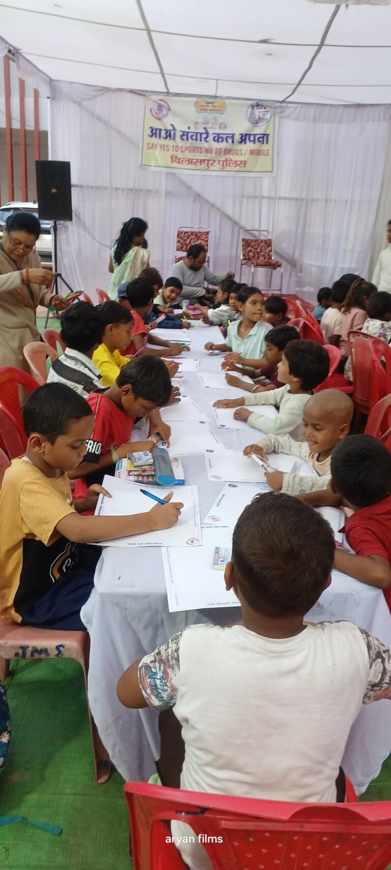 आओ संवारे कल,अपना..पुलिस के विशेष अभियान में बच्चों ने दिखाई प्रतिभा…70 बच्चों को अधिकारियों ने किसा सम्मानित