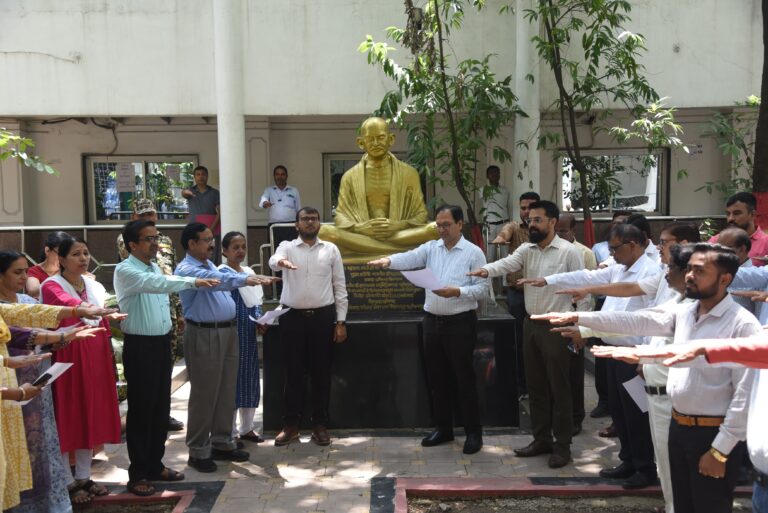 बताएं 21 मई को क्यों मनाया जाता है…कलेक्टर ने दिलाया संकल्प..कहा..आतंकवाद के खिलाफ लोगों को करें जागरूक