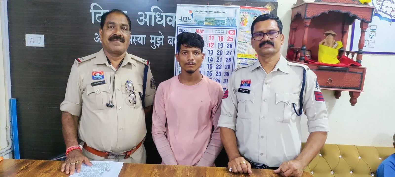 शादी का झांसा देकर आरोपियों ने भगाया…अलग अलग अपराध में दोनों ने किया बलात्कार..बालिका समेत आरोपी गिरफ्तार शादी का झांसा देकर आरोपियों ने भगाया…अलग अलग अपराध में दोनों ने किया बलात्कार..बालिका समेत आरोपी गिरफ्तार