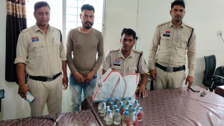देर रात्रि शराब परिवहन करते पकड़ाया आरोपी…कच्ची समेत मोटरसायकल बरामद…पूछताछ के बाद भेजा गया केन्दीय जेल