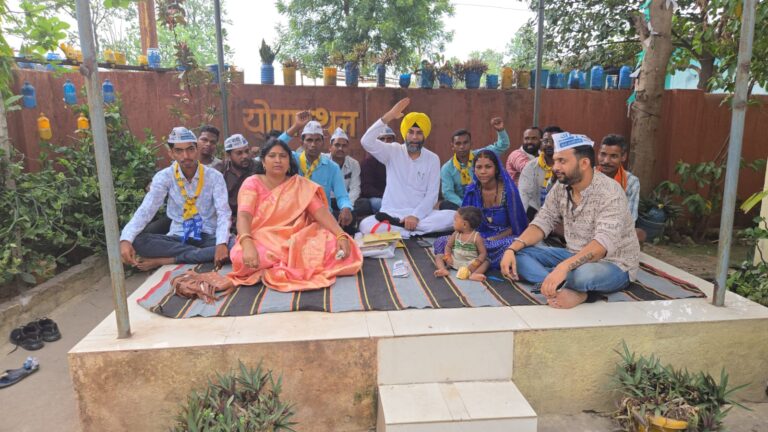 जन्म प्रमाण पत्र सुधारने मांगा 500..राशन बेचकर पीड़िता ने चुकाया पैसा..आप नेताओं ने खोला मोर्चा..एएनएम सस्पेन्ड