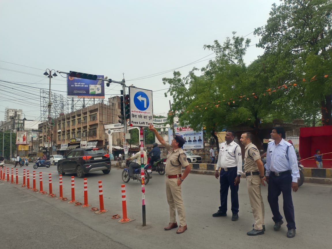 जरा संभलकर चलें…यातायात पुलिस ने जारी किया फरमान…यदि ऐसा किया तो देना होगा जुर्माना…लायसेंस भी होगा निरस्त जरा संभलकर चलें…यातायात पुलिस ने जारी किया फरमान…यदि ऐसा किया तो देना होगा जुर्माना…लायसेंस भी होगा निरस्त